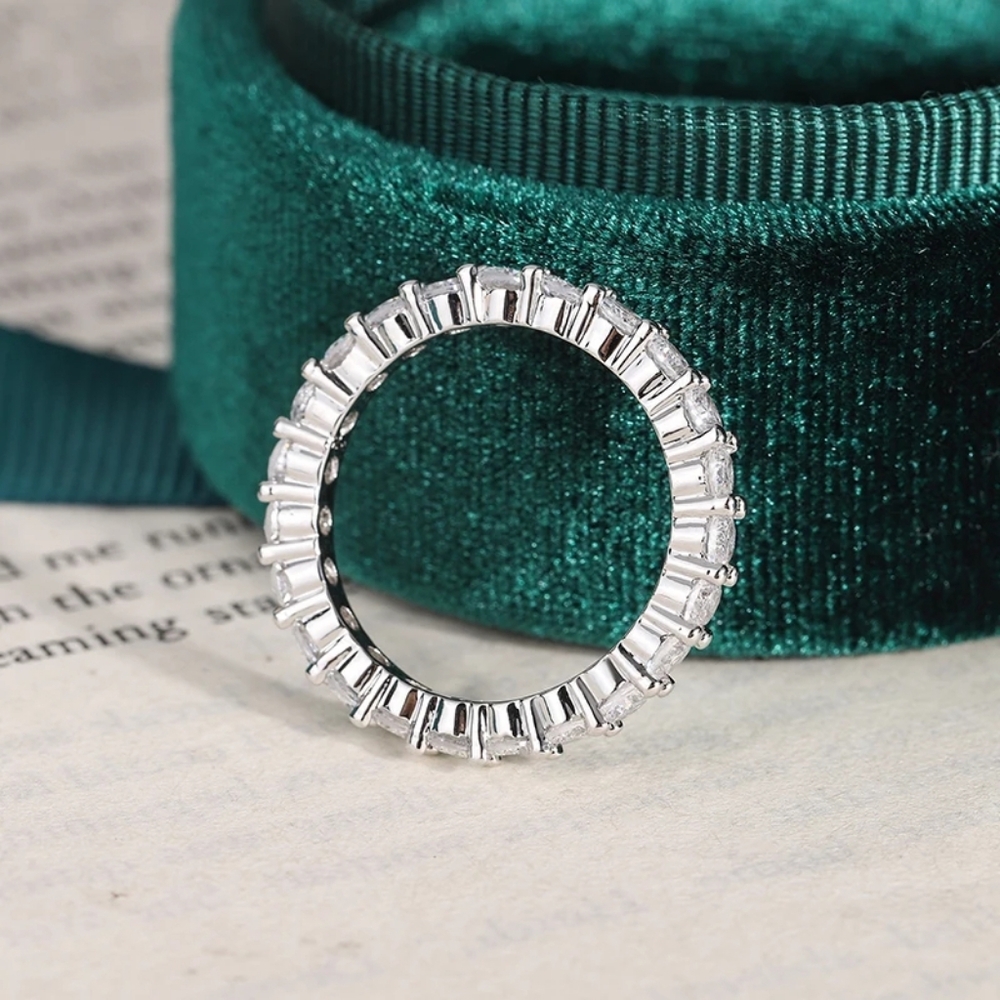 Sliver diamond ring - Picture 3 of 4